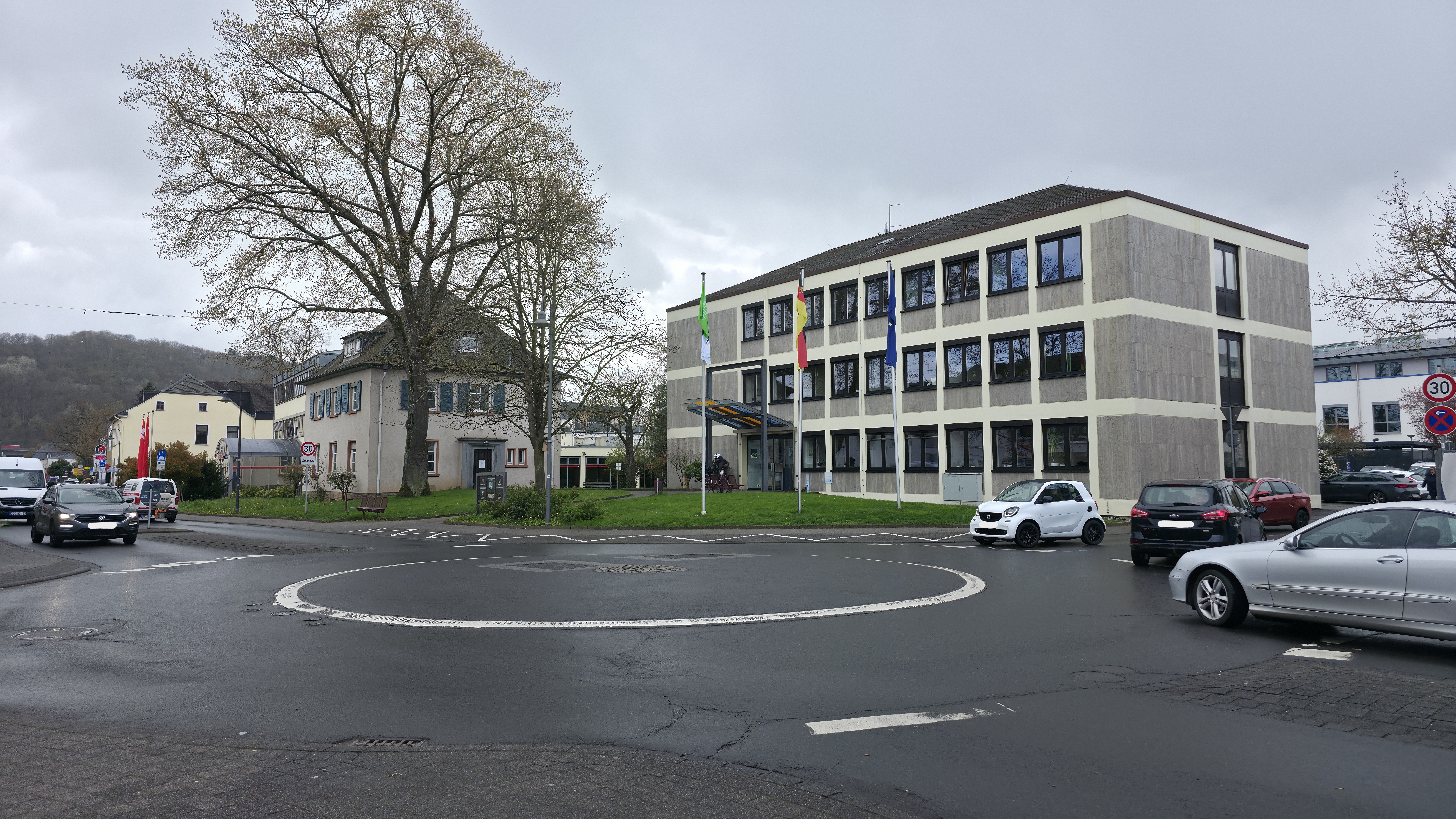 Wird vorerst nicht ausgebaut: Der Kreisverkehr in der Schweicher Br�ckenstra�e